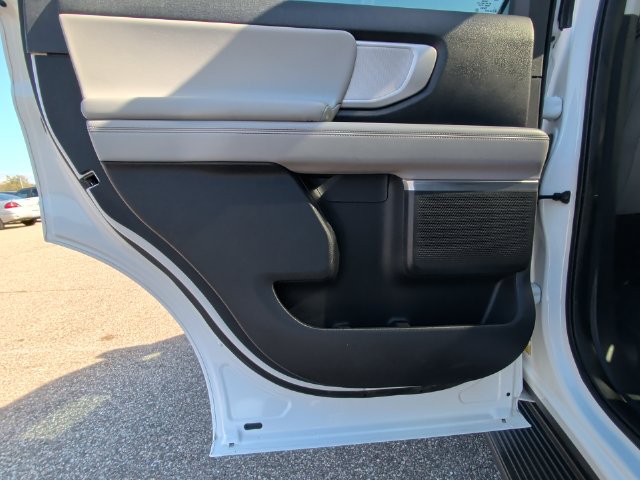Used 2025 Ford Expedition Active AWD/4WD image 26