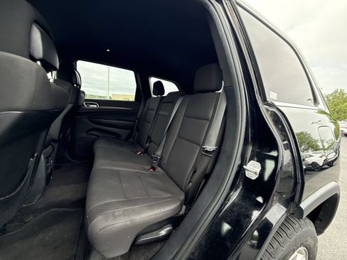 Used 2018 Jeep Grand Cherokee Laredo AWD/4WD image 21