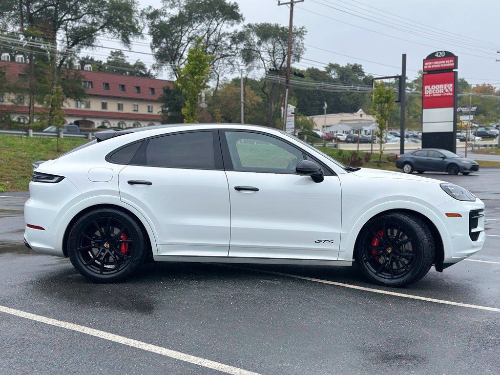 Used 2025 Porsche Cayenne GTS AWD/4WD image 8