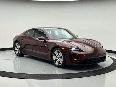 Used 2022 Porsche Taycan image 7
