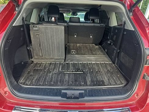 Used 2022 Toyota Highlander XLE AWD/4WD image 10
