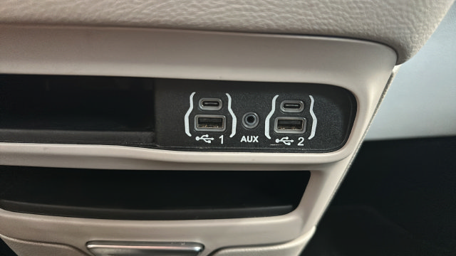 Used 2024 Chrysler Pacifica Limited FWD image 31