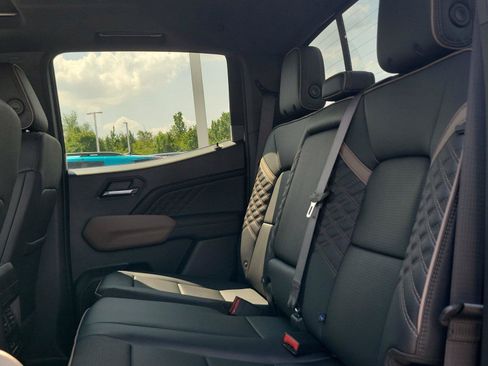 New 2026 GMC Canyon Denali AWD/4WD image 9