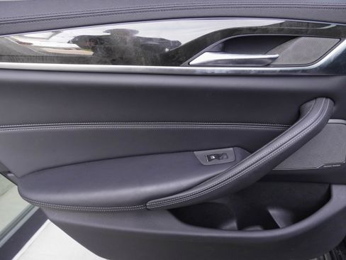 Used 2020 BMW M550i xDrive AWD/4WD image 33