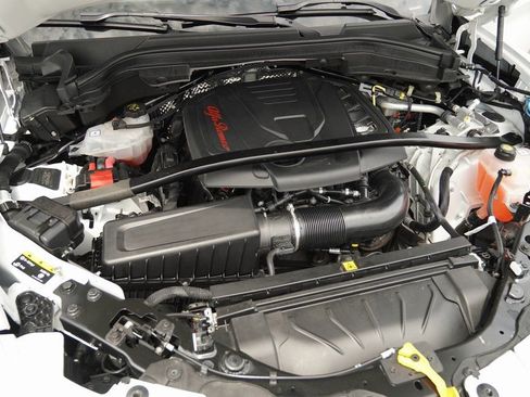 Used 2023 Alfa Romeo Stelvio Veloce image 17