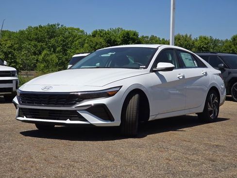 New 2026 Hyundai Elantra Limited FWD image 14