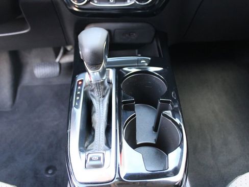 Used 2025 Chevrolet Trax LT w/ LT Convenience Package FWD image 43