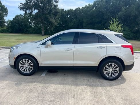 Used 2017 Cadillac XT5 Luxury w/ Driver Awareness Package AWD/4WD image 3
