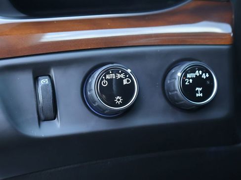 Used 2020 Cadillac Escalade Luxury image 18