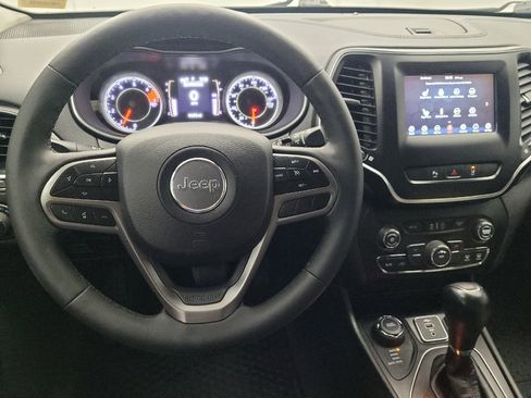 Used 2021 Jeep Cherokee Latitude Plus w/ Mopar Interior Package AWD/4WD image 22