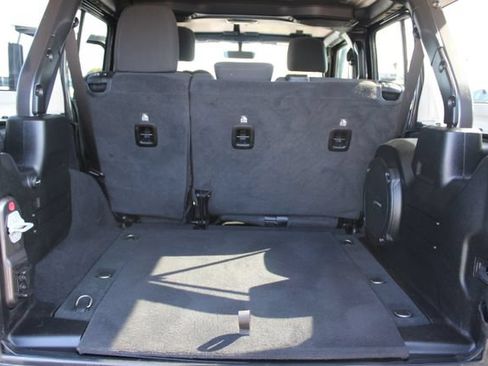 Used 2023 Jeep Wrangler Unlimited Rubicon w/ Cold Weather Group AWD/4WD image 42