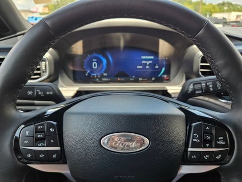 Used 2024 Ford Explorer Platinum w/ Technology Package AWD/4WD image 35