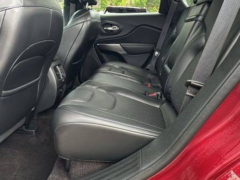 Used 2019 Jeep Cherokee Limited FWD image 21