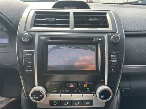 Used 2014 Toyota Camry SE FWD image 12