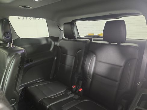 Certified 2019 GMC Acadia SLT w/ Black Edition image 13