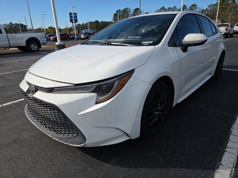 Used 2021 Toyota Corolla LE image 1