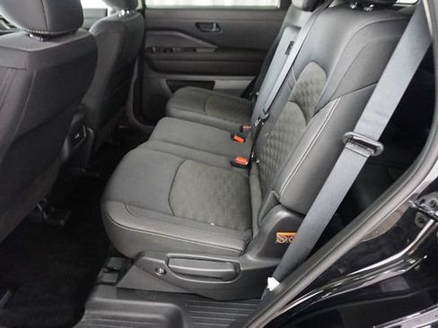 Used 2024 Nissan Pathfinder S AWD/4WD image 10