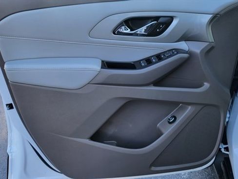 Used 2021 Chevrolet Traverse LT w/ LPO, Blackout Package image 17