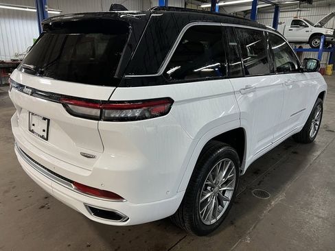 New 2025 Jeep Grand Cherokee Summit image 3