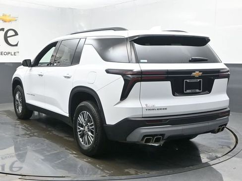 Used 2025 Chevrolet Traverse LT image 37
