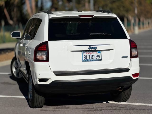Used 2017 Jeep Compass Latitude FWD image 13