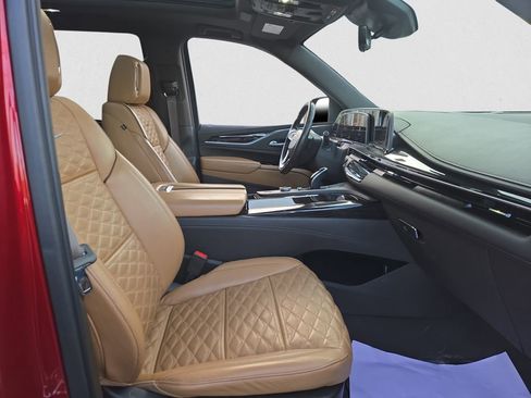 Used 2021 Cadillac Escalade Sport w/ LPO, ONYX Package image 17