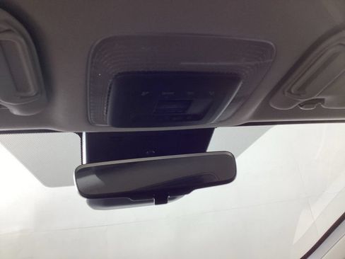 Used 2025 Toyota Prius LE FWD image 17