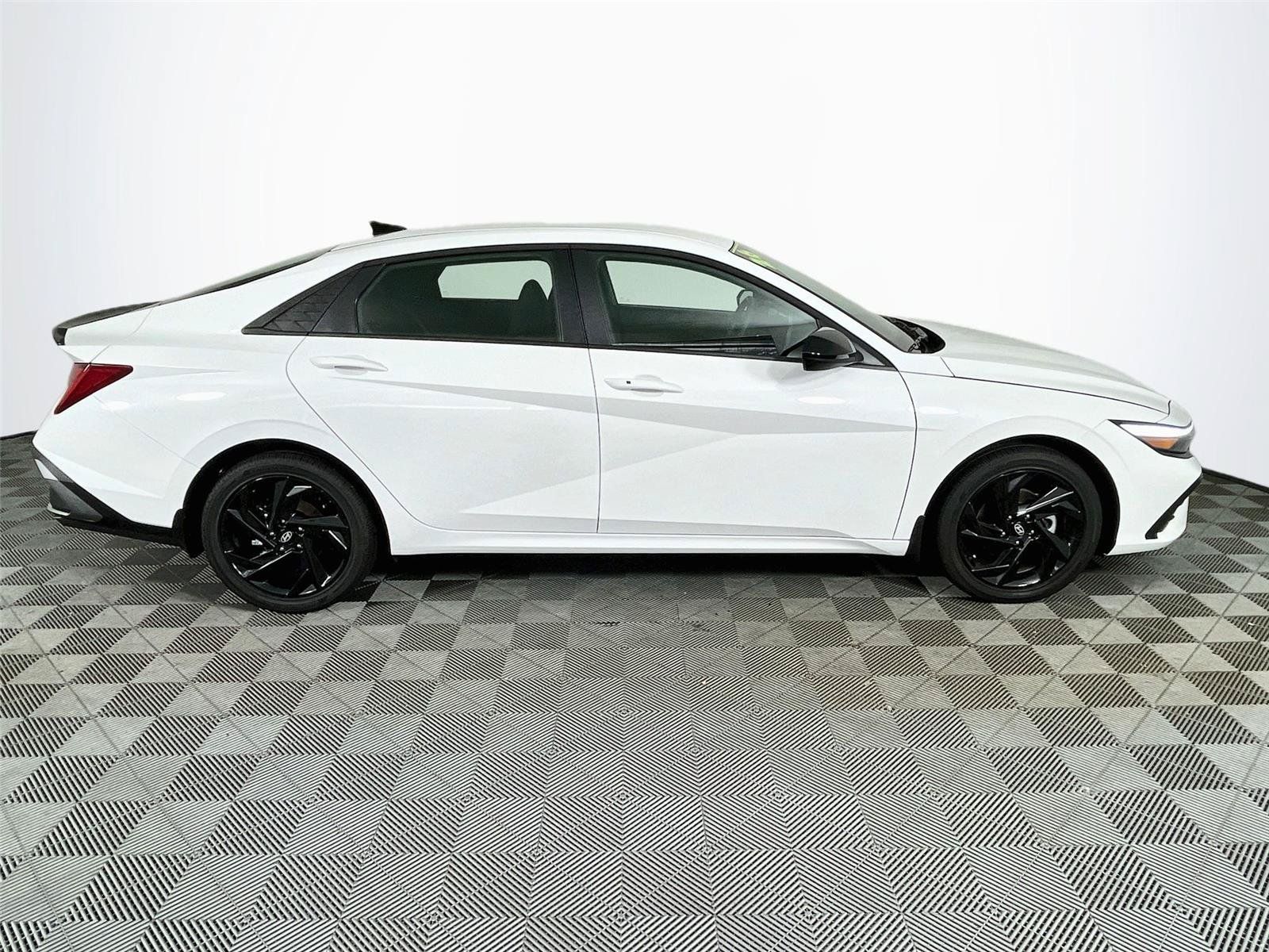 Used 2026 Hyundai Elantra SEL FWD image 12