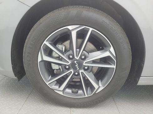 Used 2024 Kia Forte LXS FWD image 31