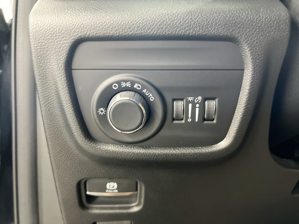 New 2026 Jeep Grand Cherokee Altitude RWD image 19