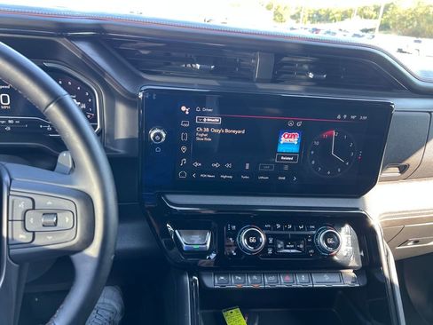 Used 2023 GMC Sierra 1500 AT4 image 22