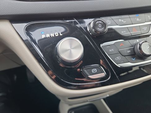 Used 2024 Chrysler Pacifica Touring-L image 24