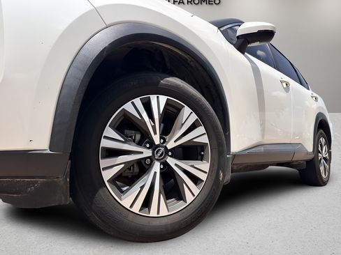 Used 2022 Nissan Rogue SV FWD image 25