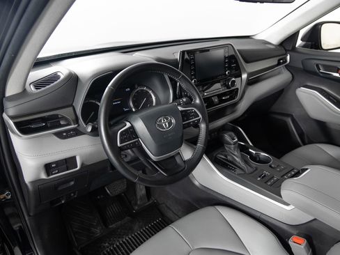 Used 2022 Toyota Highlander XLE image 13