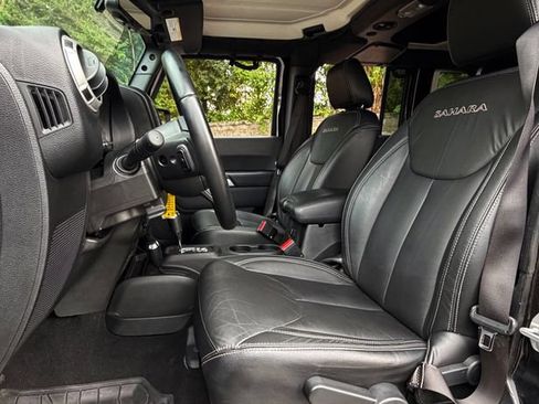 Used 2018 Jeep Wrangler Unlimited Sahara w/ Connectivity Group AWD/4WD image 15