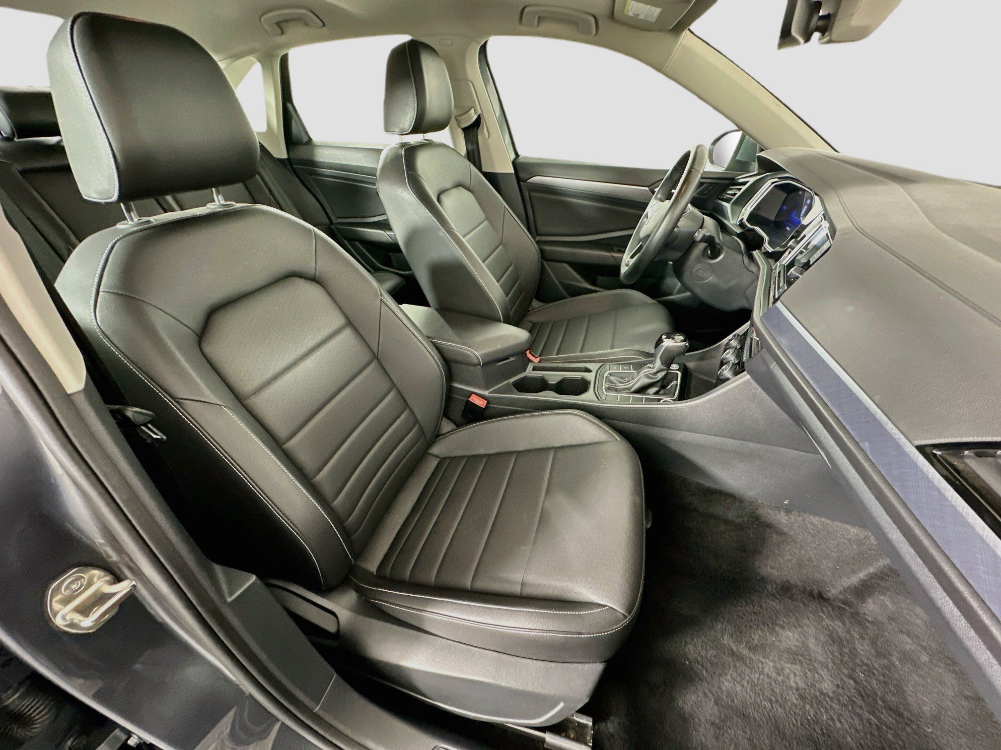 Used 2024 Volkswagen Jetta SE FWD image 30
