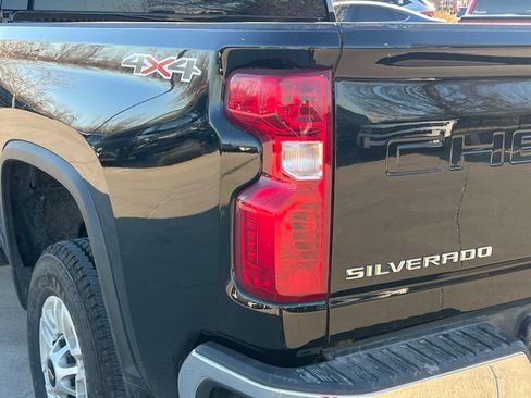 Used 2025 Chevrolet Silverado 2500 LT w/ Convenience Package image 12