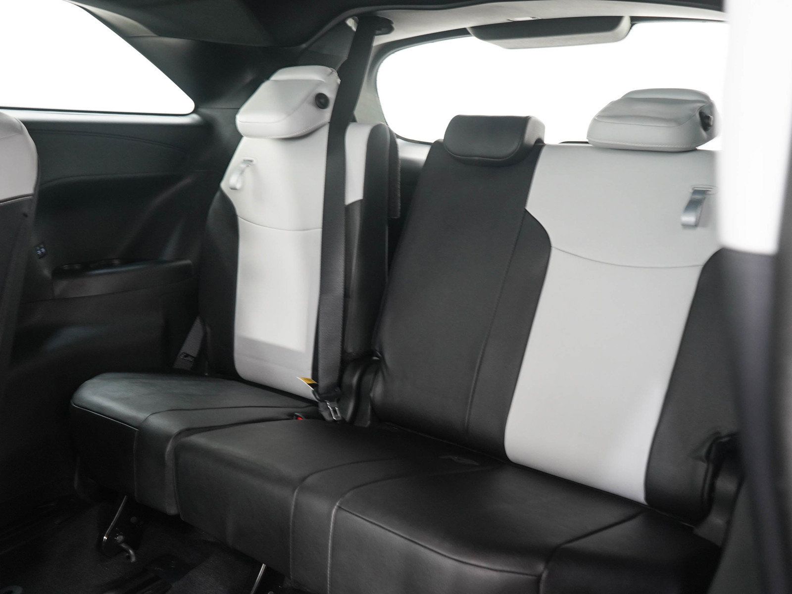 Used 2025 Toyota Sienna XSE AWD/4WD image 15