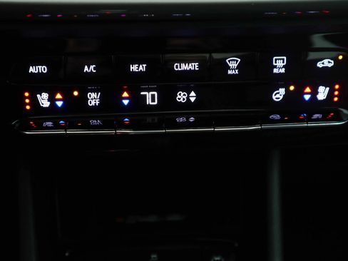 Used 2022 Chevrolet Bolt EUV Premier w/ Sun & Sound Package image 22