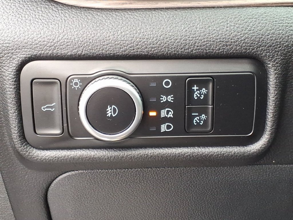 Used 2023 Ford Explorer Limited w/ Limited Technology Package AWD/4WD image 19