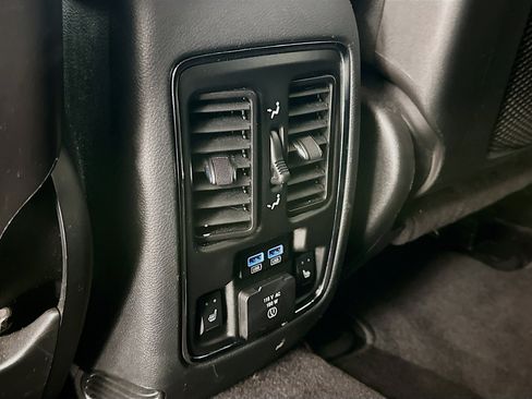 Used 2018 Jeep Grand Cherokee Limited image 29