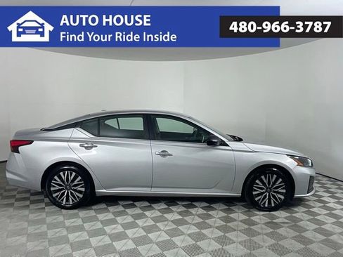 Used 2024 Nissan Altima 2.5 SV image 4