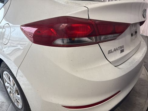 Used 2018 Hyundai Elantra SE image 10