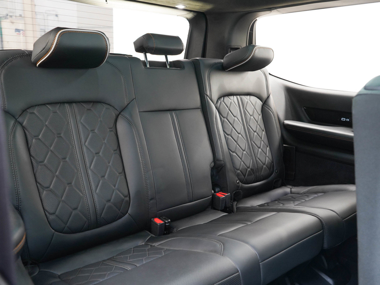 Used 2022 Jeep Grand Wagoneer Series III w/ Rear-Seat Entertainment Group AWD/4WD image 15