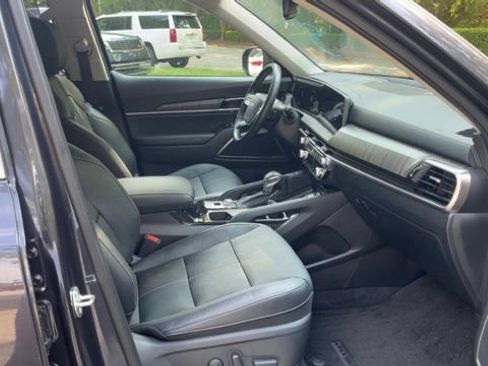 Used 2025 Kia Telluride EX w/ EX Captain's Chair Package FWD image 11