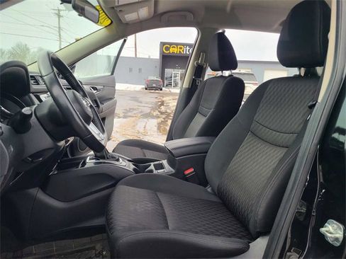 Used 2018 Nissan Rogue SV image 12