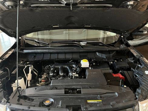 Used 2025 Nissan Pathfinder SV image 34