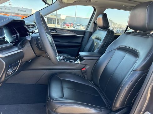 Used 2024 Jeep Grand Cherokee Limited 4xe image 9