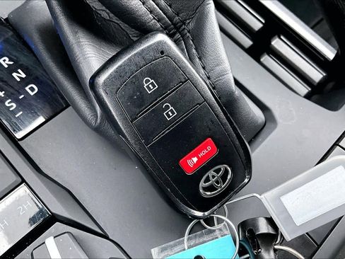 Certified 2025 Toyota Tacoma TRD Off-Road image 13