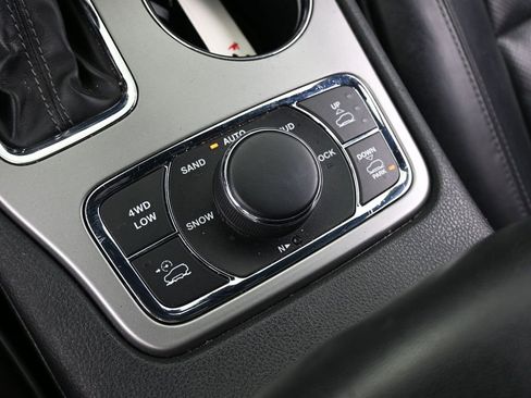 Used 2020 Jeep Grand Cherokee Overland image 29